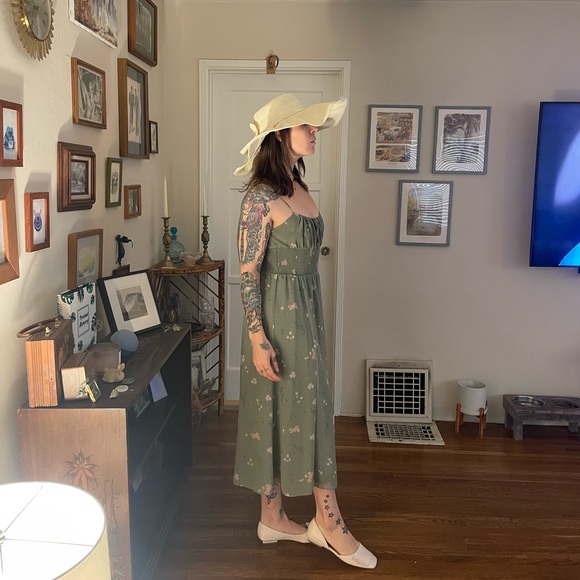 Aritzia Floral MIDI Day Dress Size M-L - Picture 3 of 4